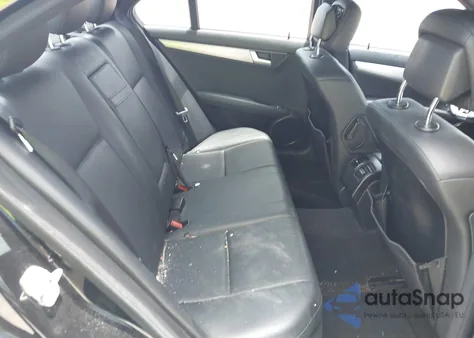 2013 Mercedes-Benz C 250 Sport z USA, uszkodzony, nr VIN WDDGF4HBXDR268068